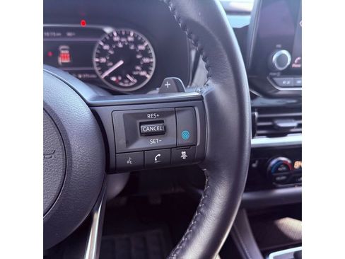 Used 2025 Nissan Pathfinder SV FWD image 15