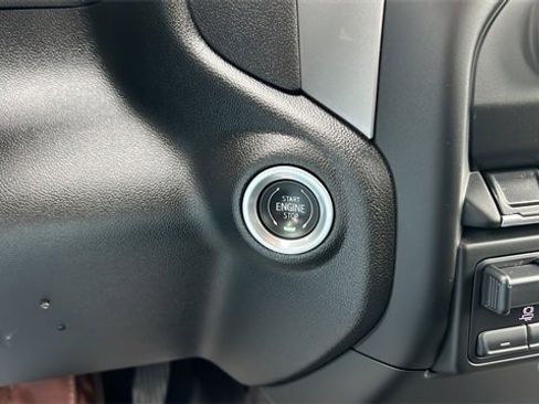 Used 2024 Chevrolet Silverado 2500 W/T image 24