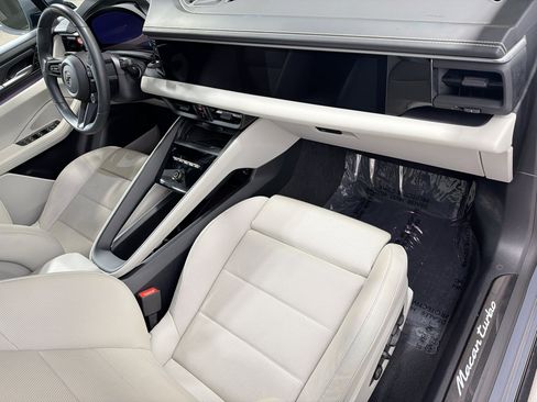 Certified 2025 Porsche Macan Turbo Electric AWD/4WD image 16