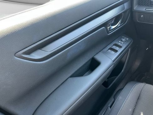 Used 2025 Honda CR-V LX image 12