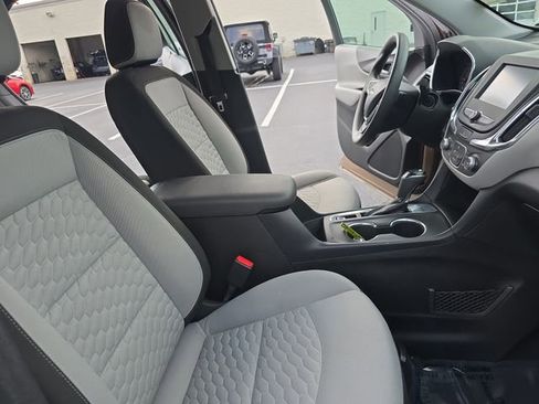 Used 2018 Chevrolet Equinox LS image 11