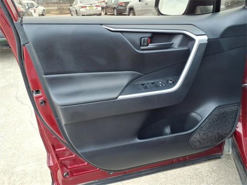Used 2019 Toyota RAV4 LE image 19
