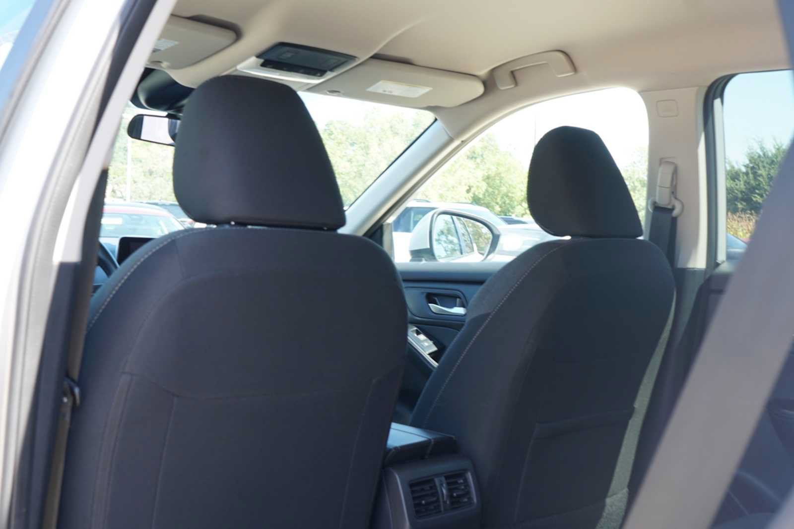 Used 2025 Nissan Rogue SV FWD image 18