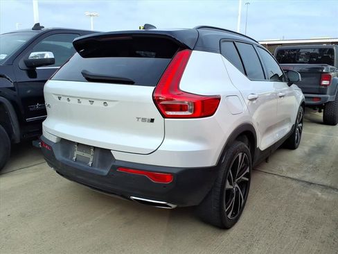Used 2019 Volvo XC40 T5 R-Design image 6