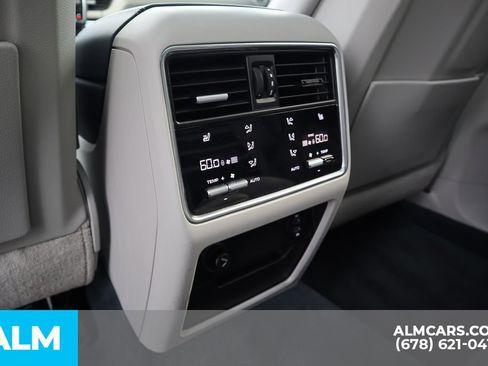 Used 2023 Porsche Cayenne S Platinum w/ Assistance Package image 21