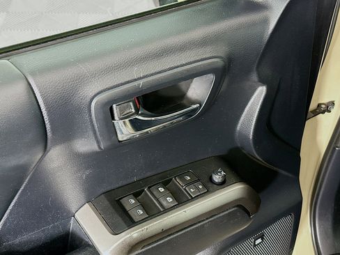 Used 2019 Toyota Tacoma Limited image 15