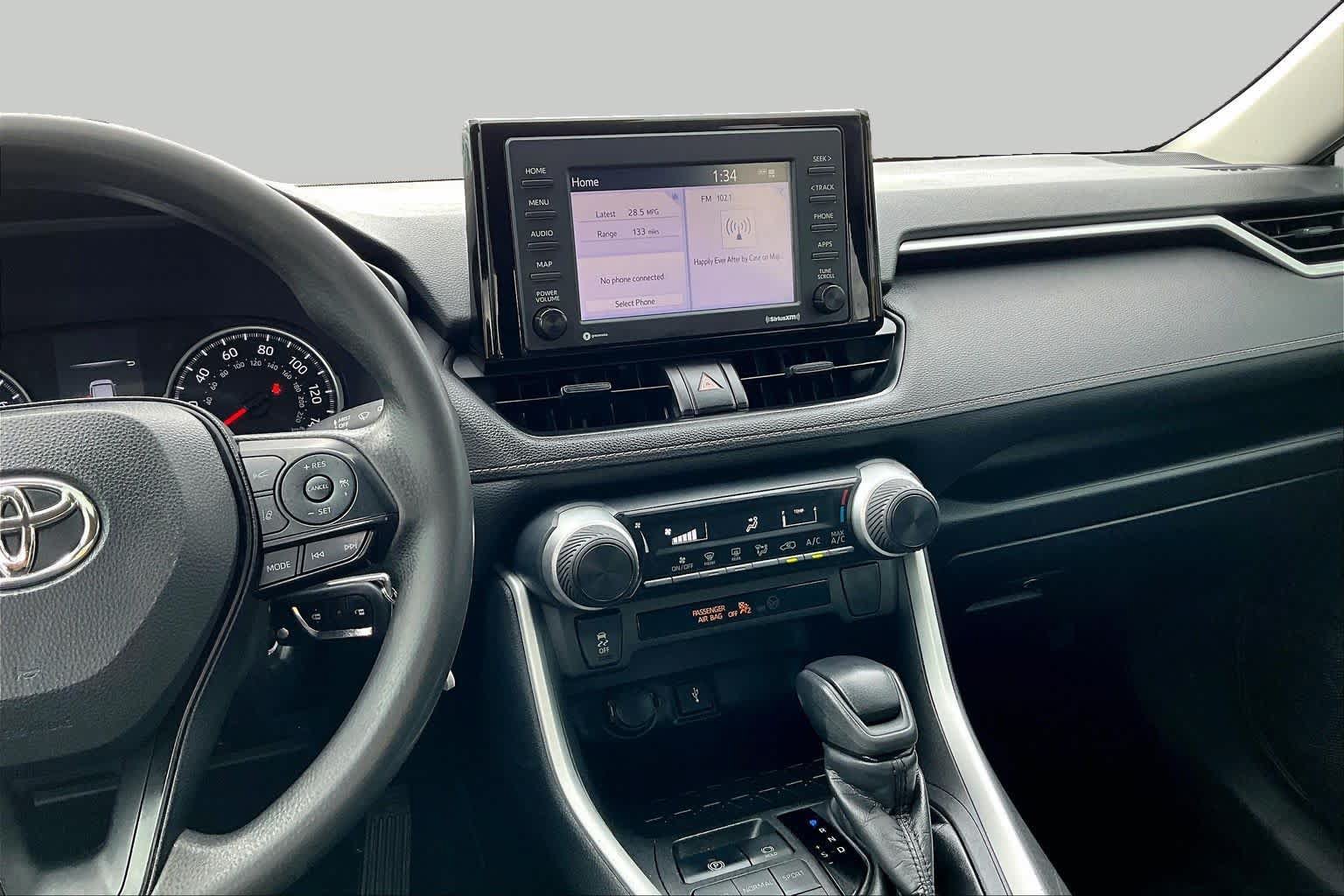 Used 2022 Toyota RAV4 LE FWD image 6