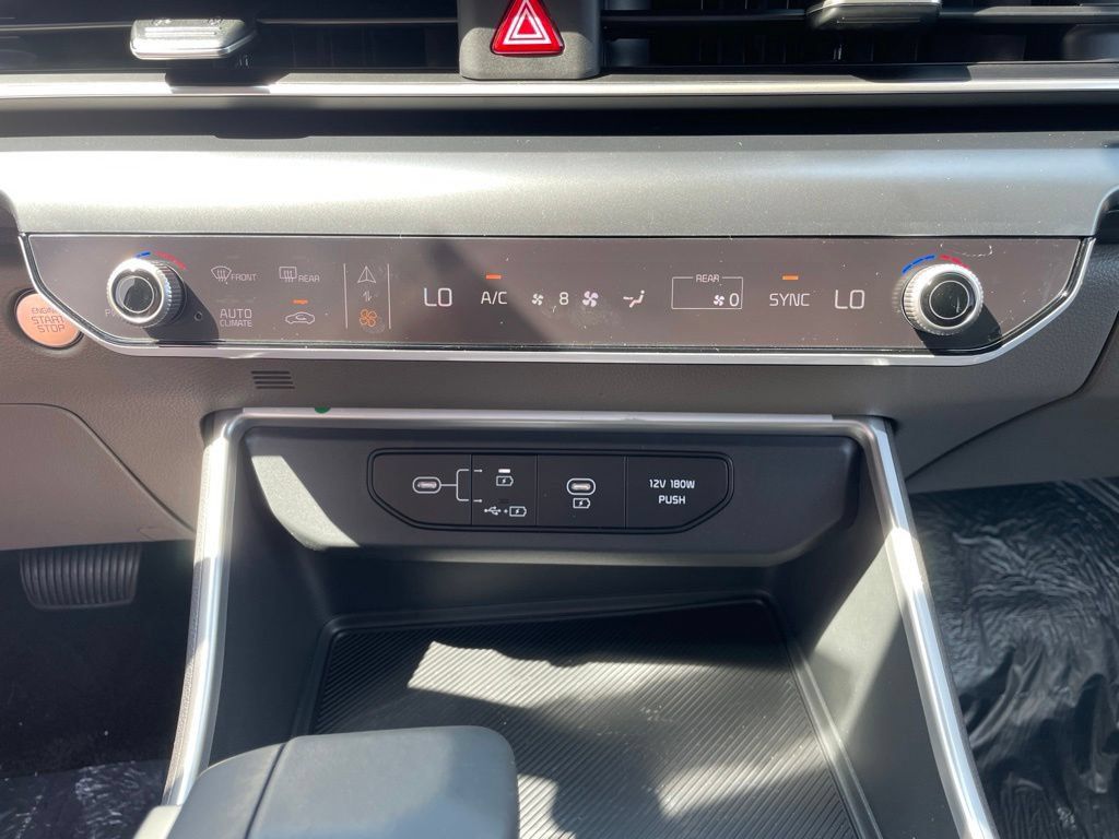 New 2027 Kia Carnival FWD image 22