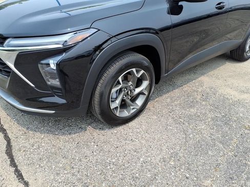 Used 2025 Chevrolet Trax LT w/ LT Convenience Package FWD image 4