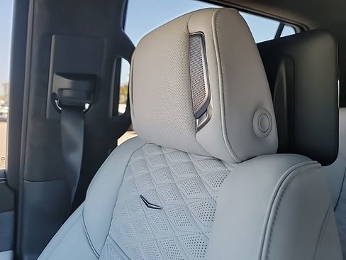 Certified 2026 Cadillac Escalade Platinum Sport w/ LPO, ONYX Package AWD/4WD image 31