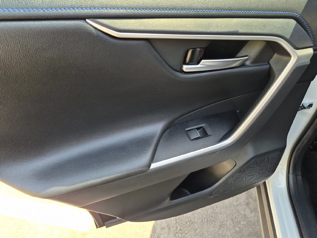 Used 2020 Toyota RAV4 XSE w/ Carpet Mat Package AWD/4WD image 15
