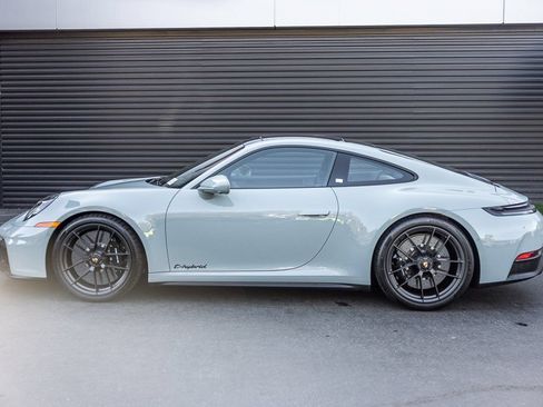 Certified 2025 Porsche 911 Carrera GTS RWD image 2