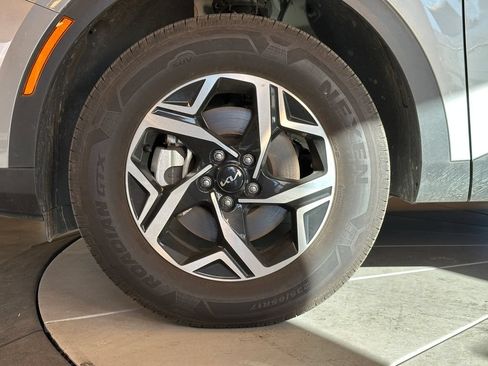 Used 2025 Kia Sportage LX AWD/4WD image 25