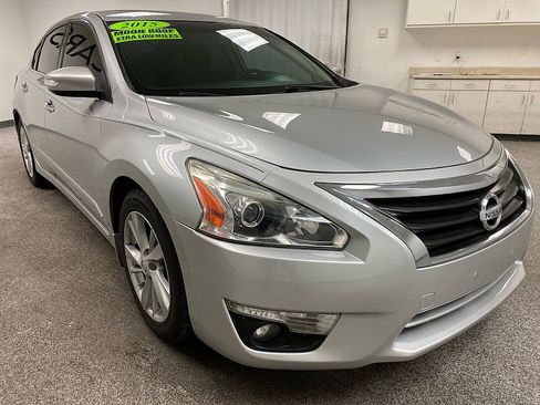 Used 2015 Nissan Altima 2.5 SV w/ Convenience Package image 3