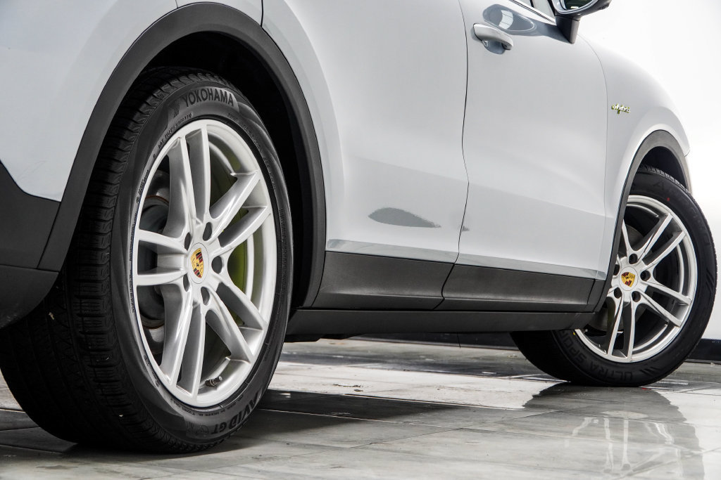 Used 2023 Porsche Cayenne w/ Premium Package AWD/4WD image 24