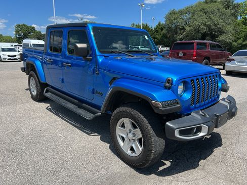 Used 2022 Jeep Gladiator Sport AWD/4WD image 3