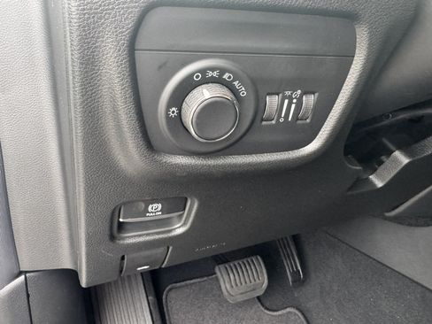 Used 2025 Jeep Grand Cherokee Laredo X w/ Luxury Tech Group I AWD/4WD image 34