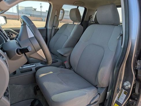 Used 2016 Nissan Frontier SV image 21