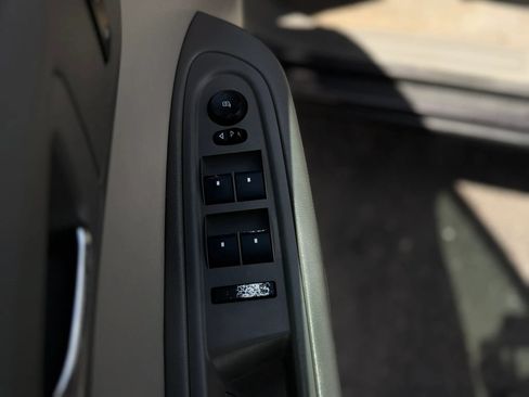 Used 2016 GMC Acadia SLE FWD image 32