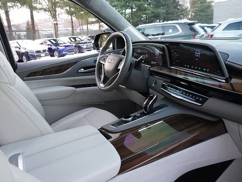 Used 2024 Cadillac Escalade Sport Platinum image 35