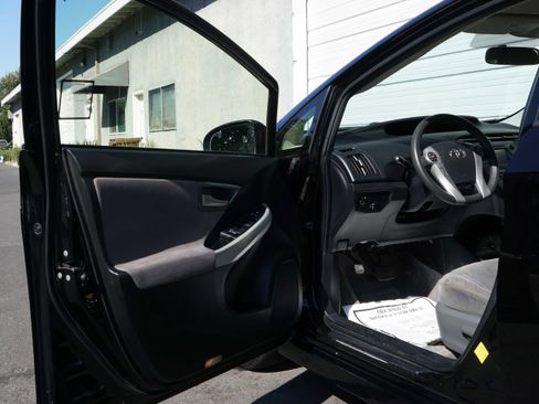 Used 2013 Toyota Prius Three image 35