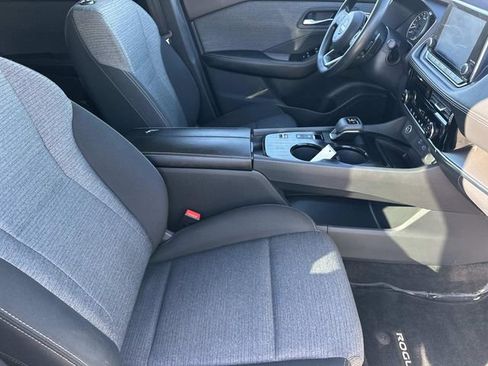 Used 2023 Nissan Rogue SV image 9
