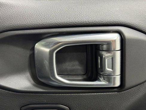 Used 2024 Jeep Wrangler Unlimited Sahara w/ Technology Group AWD/4WD image 19