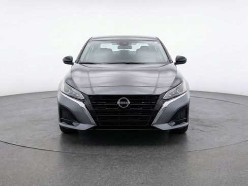 Used 2025 Nissan Altima 2.5 SV image 2