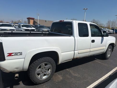 Used 2004 Chevrolet Silverado 1500 w/ Light Duty Power Package AWD/4WD image 11