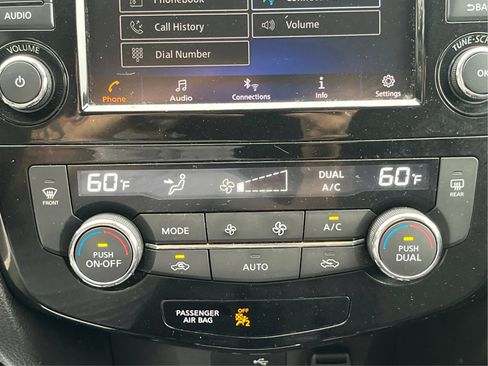 Used 2019 Nissan Rogue SV AWD/4WD image 29
