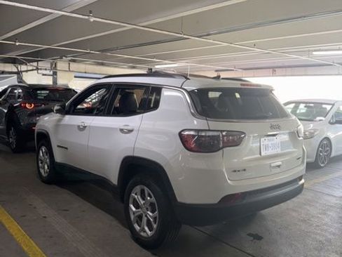 Used 2024 Jeep Compass Latitude image 32