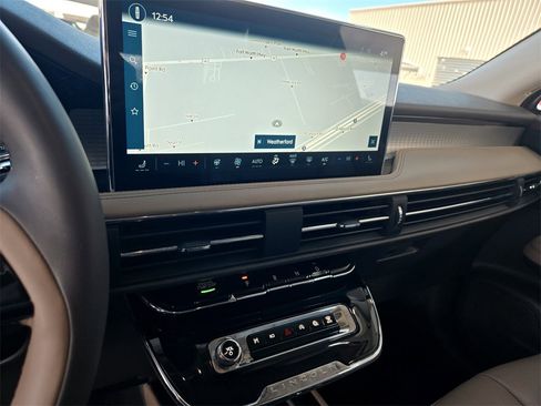 Used 2023 Lincoln Corsair Standard w/ Equipment Group 101A image 17