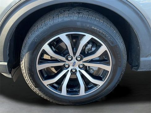 Used 2025 Ford Explorer ST-Line image 9