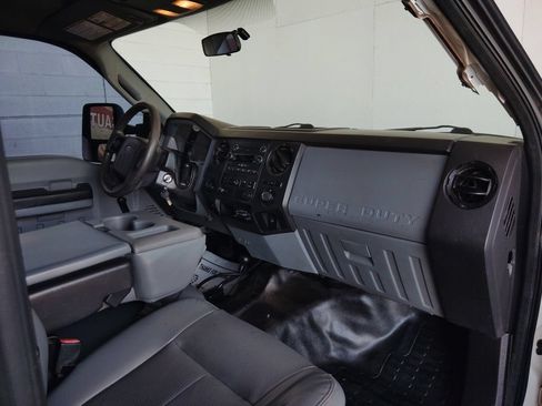 Used 2014 Ford F550 4x4 Crew Cab Super Duty image 11