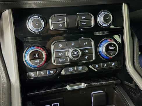 Used 2024 GMC Yukon Denali w/ Advanced Technology Package RWD image 18