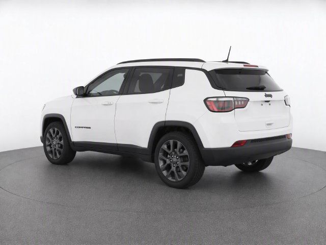 Used 2021 Jeep Compass Latitude FWD image 7