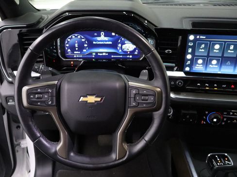 Used 2022 Chevrolet Silverado 1500 High Country w/ Technology Package image 18