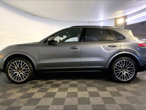 Used 2023 Porsche Cayenne image 2