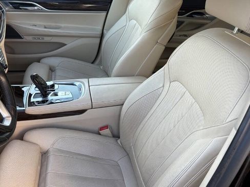 Used 2017 BMW 740i image 36