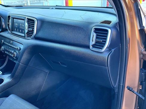 Used 2018 Kia Sportage LX w/ LX Technology Package image 18