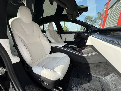 Used 2022 Tesla Model S Plaid image 12