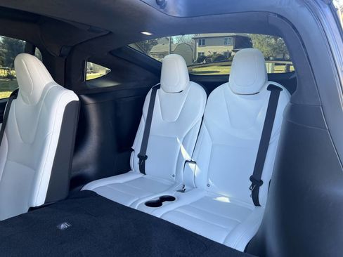 Used 2019 Tesla Model X 75D image 16