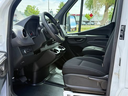 Used 2019 Mercedes-Benz Sprinter 170 w/ Chrome Grille Package image 14