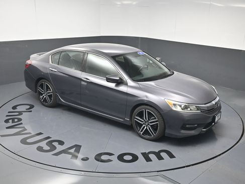 Used 2017 Honda Accord Sport image 31