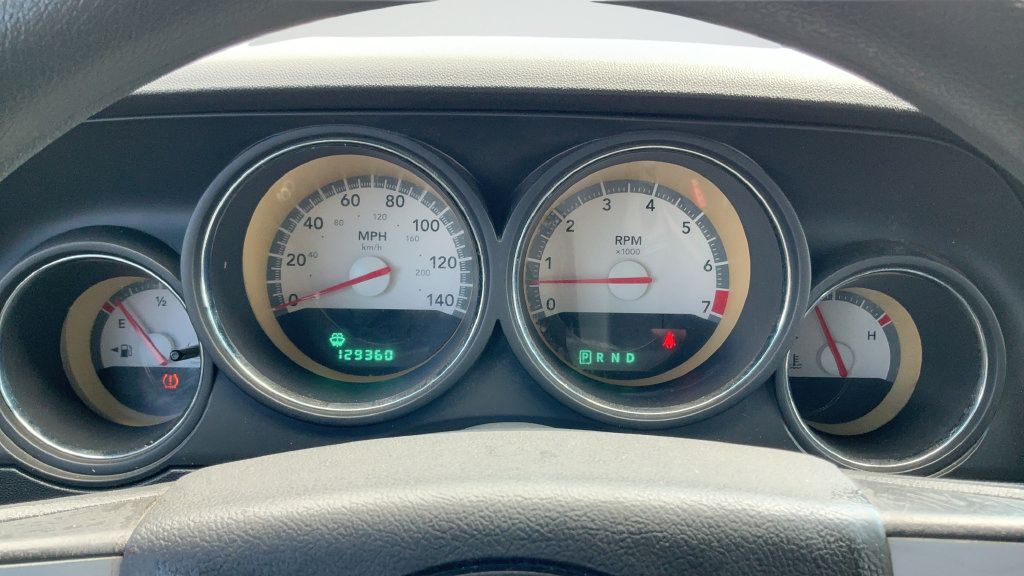 Used 2010 Dodge Challenger SE RWD image 9