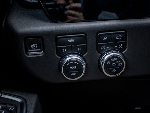 Used 2025 GMC Sierra 1500 SLT w/ SLT Premium Package image 34