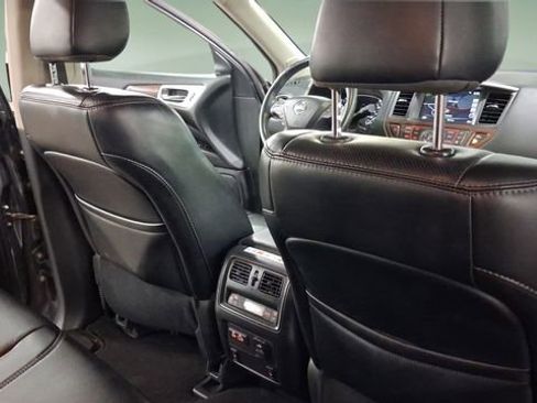 Used 2020 Nissan Pathfinder Platinum FWD image 17