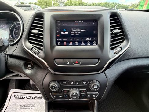 Used 2019 Jeep Cherokee Latitude Plus AWD/4WD image 36