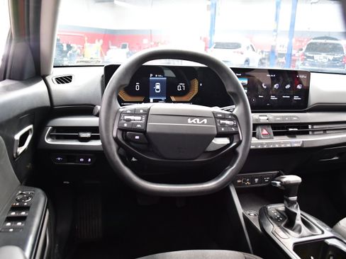 Used 2025 Kia K4 FWD image 8