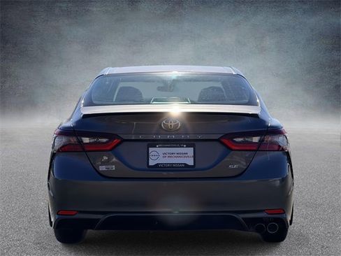 Used 2022 Toyota Camry SE image 5